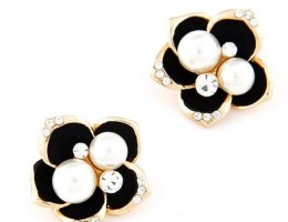 Black Flower Pearl Stud Earrings